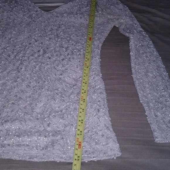 Jennifer Lopez Long Sleeve Top - Picture 4 of 7